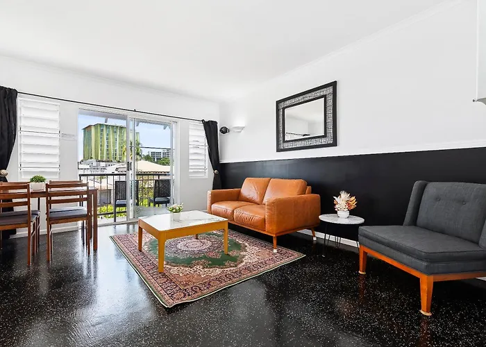 Villa Vaucluse Apartments